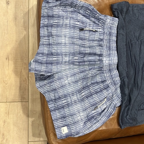 Vuori shorts never been worn - Picture 2 of 2